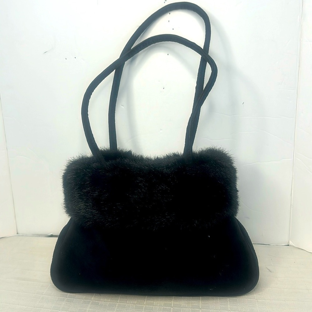 Leather and Faux Fur shoulder bag in all black